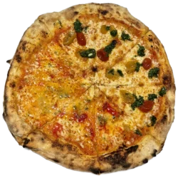 Pizza de dois sabores com massa de fermentação natural da Pizzaria Casa da Barra